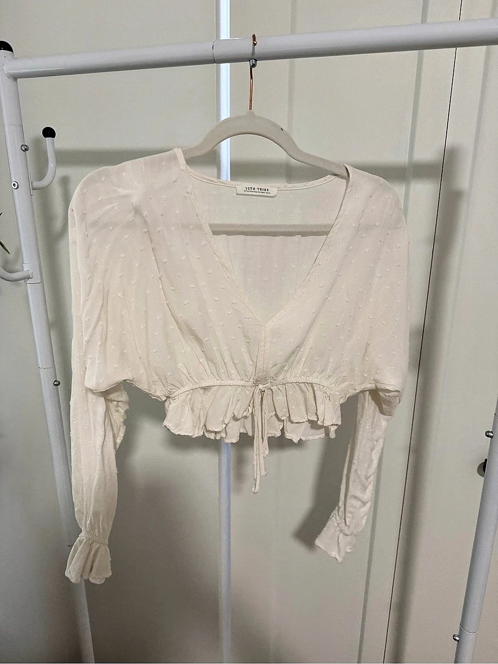 12th Tribe White Long Sleeve Cropped Blouse Like New